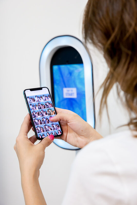 Photo booth with live gallery feature